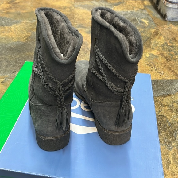 ABEO Blaine charcoal Suede Boot Shearling Tassel Size 9.5. - Picture 4 of 6